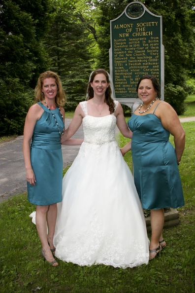 Betsy and bridesmaids before the ceremony